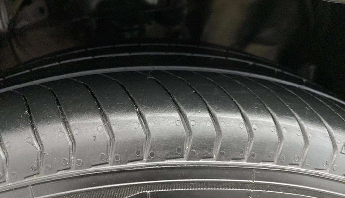 2021 Hyundai ALCAZAR PLATINUM 1.5 MT 7STR, Diesel, Manual, 56,459 km, Right Front Tyre Tread