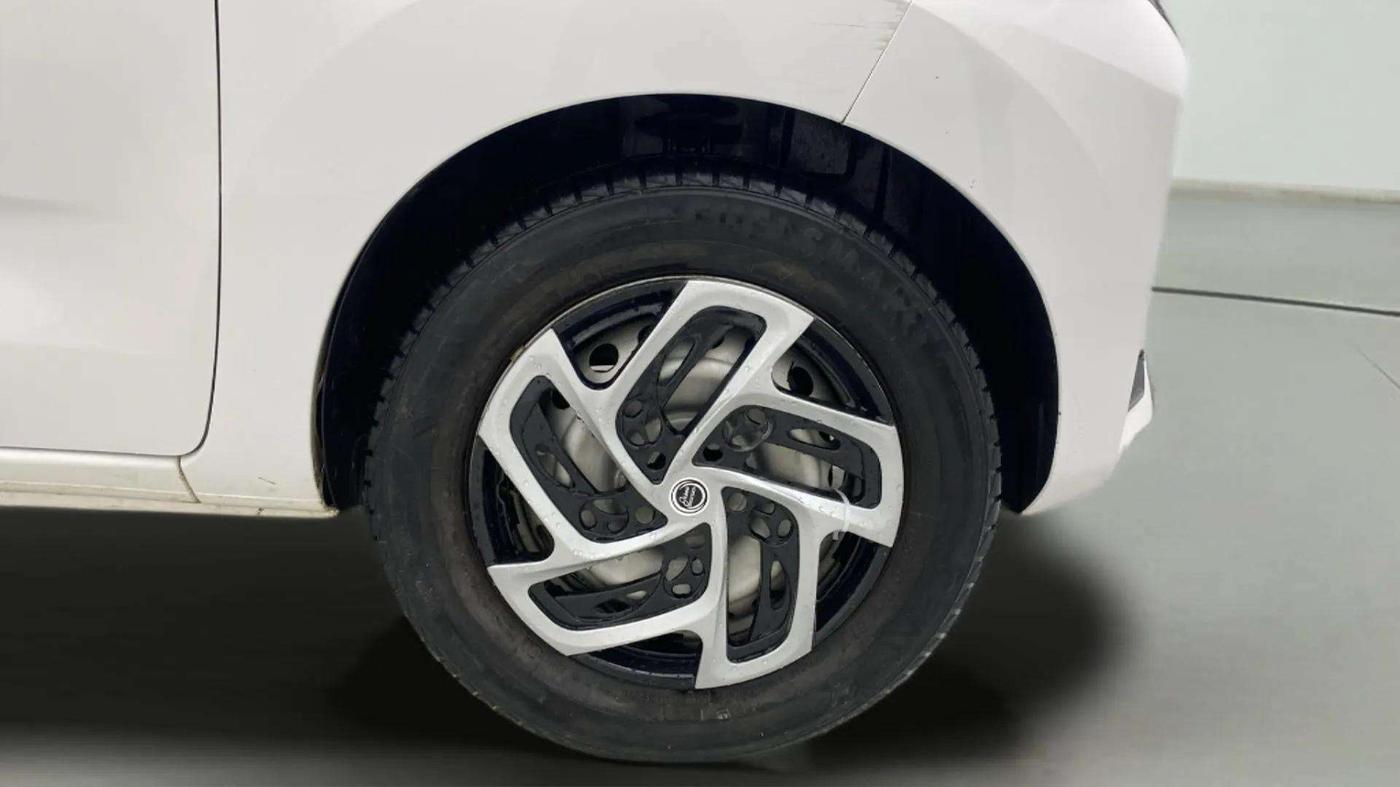 2021 Datsun Redi Go A, Petrol, Manual, 23,298 km, Right Front Wheel