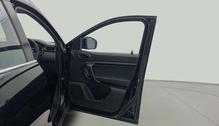 2022 Renault Kiger RXZ MT, Petrol, Manual, 81,174 km, RHS Front Door