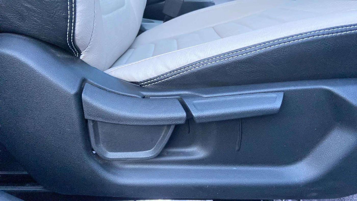 2023 Hyundai NEW I20 Sportz 1.2 IVT, Petrol, Automatic, 15,005 km, Driver Side Adjustment Panel