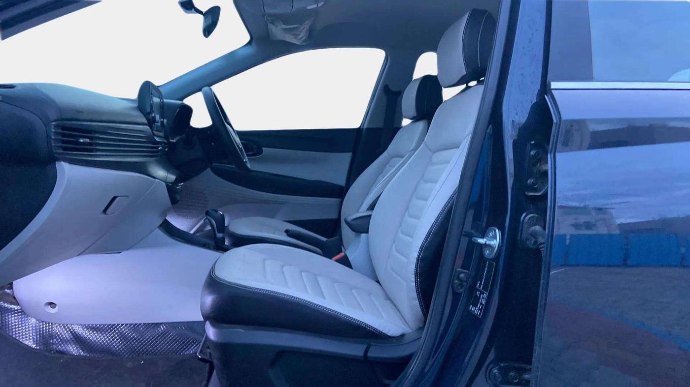 2023 Hyundai NEW I20 Sportz 1.2 IVT, Petrol, Automatic, 15,005 km, Right Side Front Door Cabin