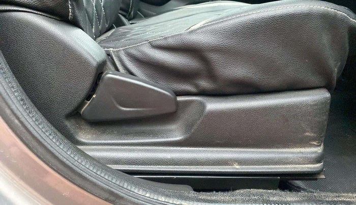 2018 Renault Kwid RXT 0.8, Petrol, Manual, 25,711 km, Driver Side Adjustment Panel