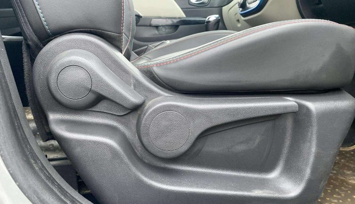 2019 Renault Captur PLATINE DIESEL DUAL TONE, Diesel, Manual, 86,193 km, Driver Side Adjustment Panel
