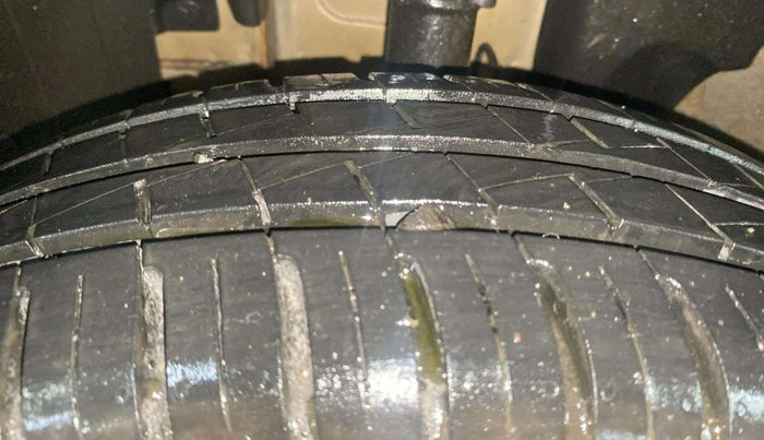 2022 Renault Kwid CLIMBER AMT 1.0, Petrol, Automatic, 4,757 km, Left Front Tyre Tread
