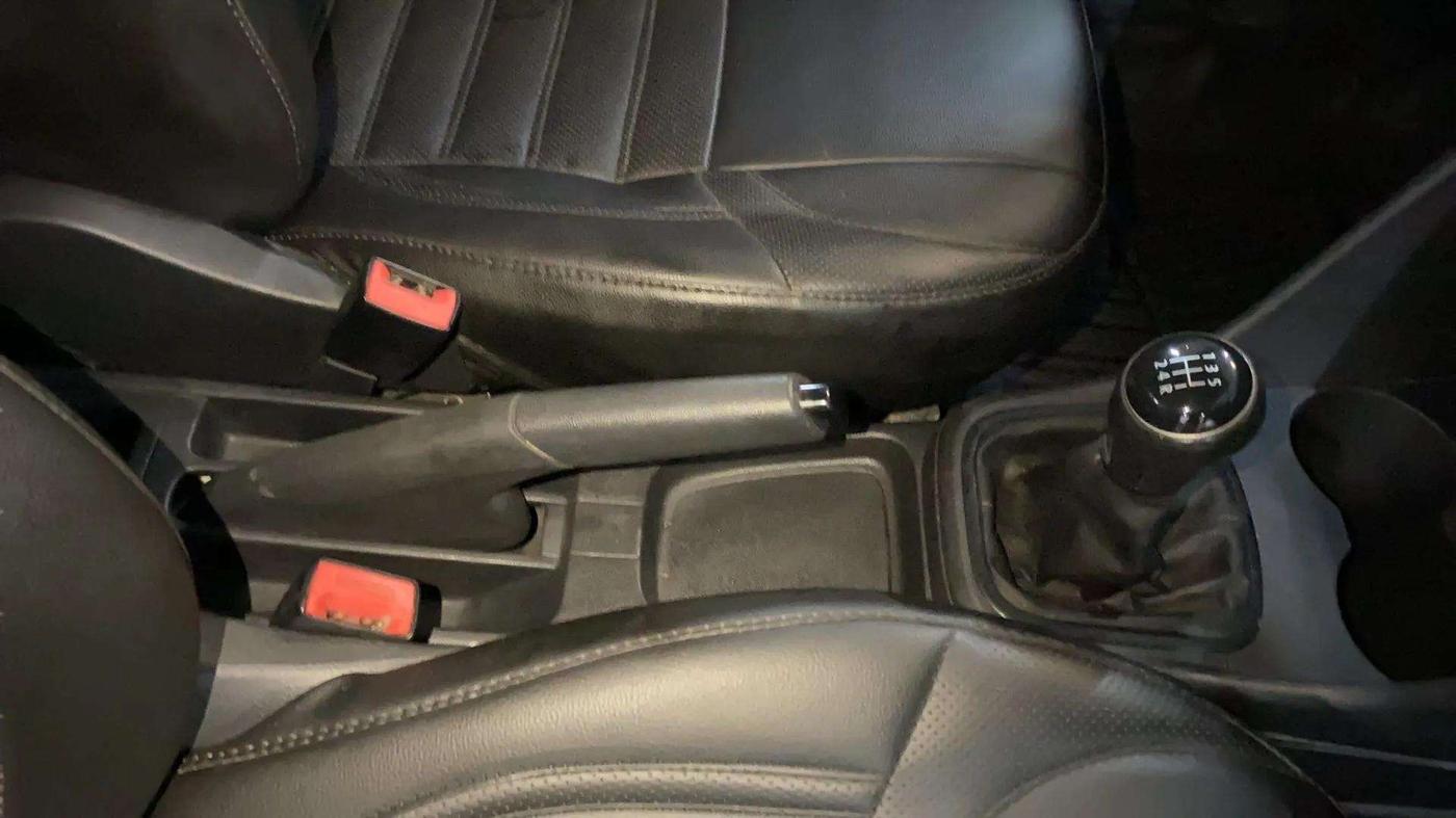 2019 Volkswagen Polo TRENDLINE 1.0L, Petrol, Manual, 75,505 km, Gear Lever