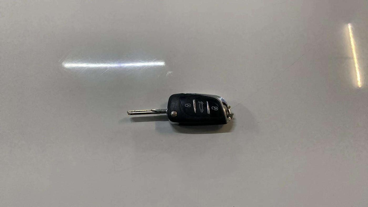 2019 Volkswagen Polo TRENDLINE 1.0L, Petrol, Manual, 75,505 km, Key Close Up