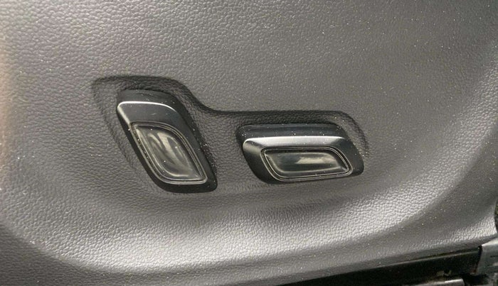 2022 MG ASTOR SAVVY 1.3 TURBO AT S RED, Petrol, Automatic, 17,378 km, Driver Side Adjustment Panel