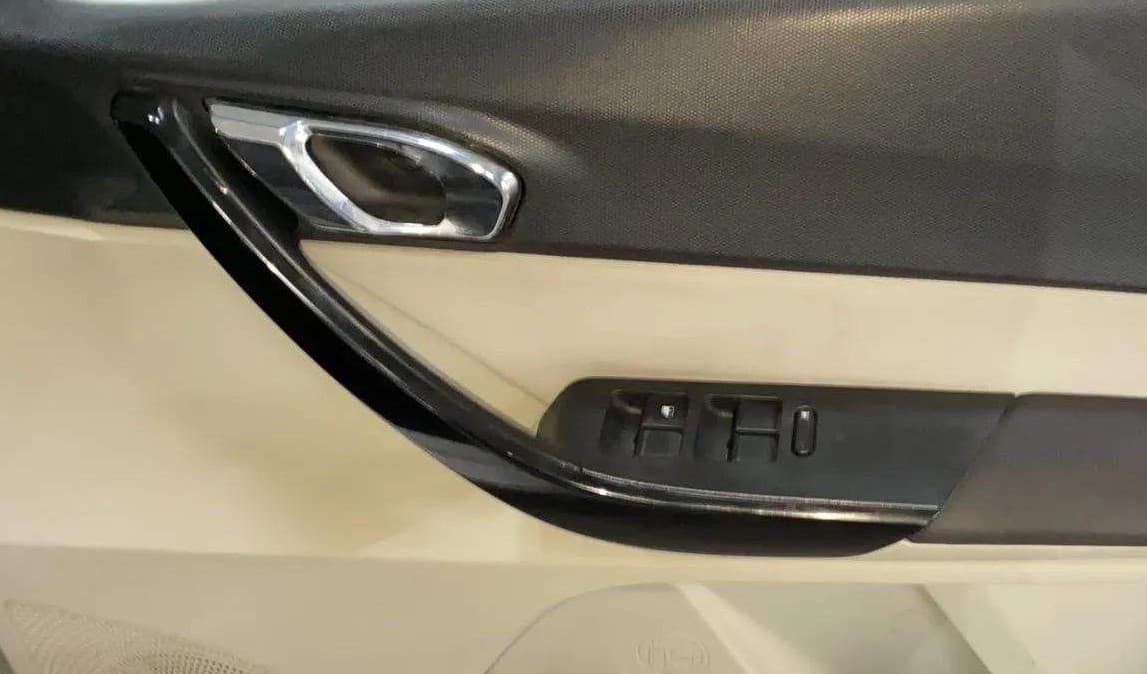 2022 Tata TIGOR XZ PLUS CNG, CNG, Manual, 38,714 km, Driver Side Door Panels Control
