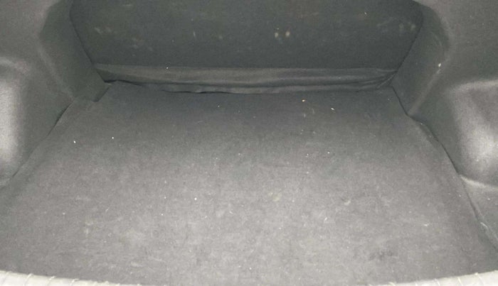 2019 Hyundai Xcent SX 1.2 (O), Petrol, Manual, 70,533 km, Boot Inside