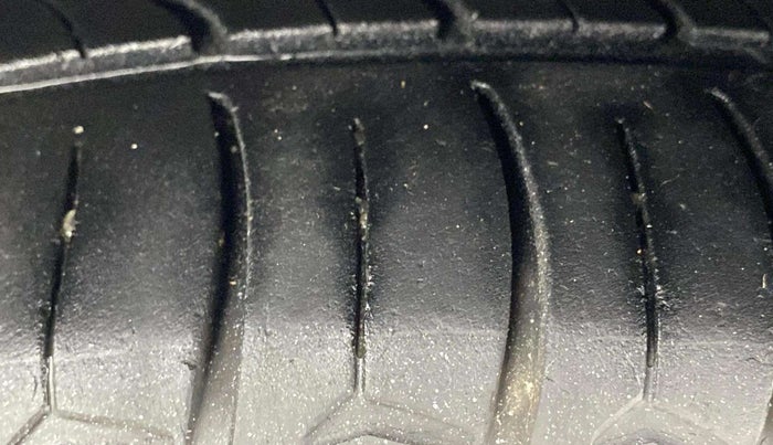 2019 Hyundai Xcent SX 1.2 (O), Petrol, Manual, 70,533 km, Left Front Tyre Tread