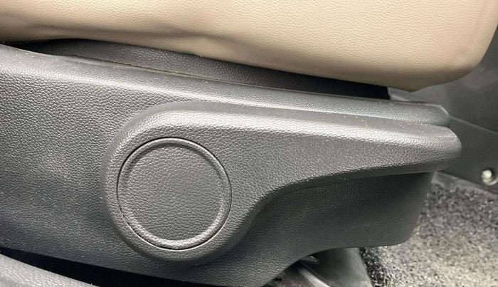 2019 Hyundai Xcent SX 1.2 (O), Petrol, Manual, 70,533 km, Driver Side Adjustment Panel