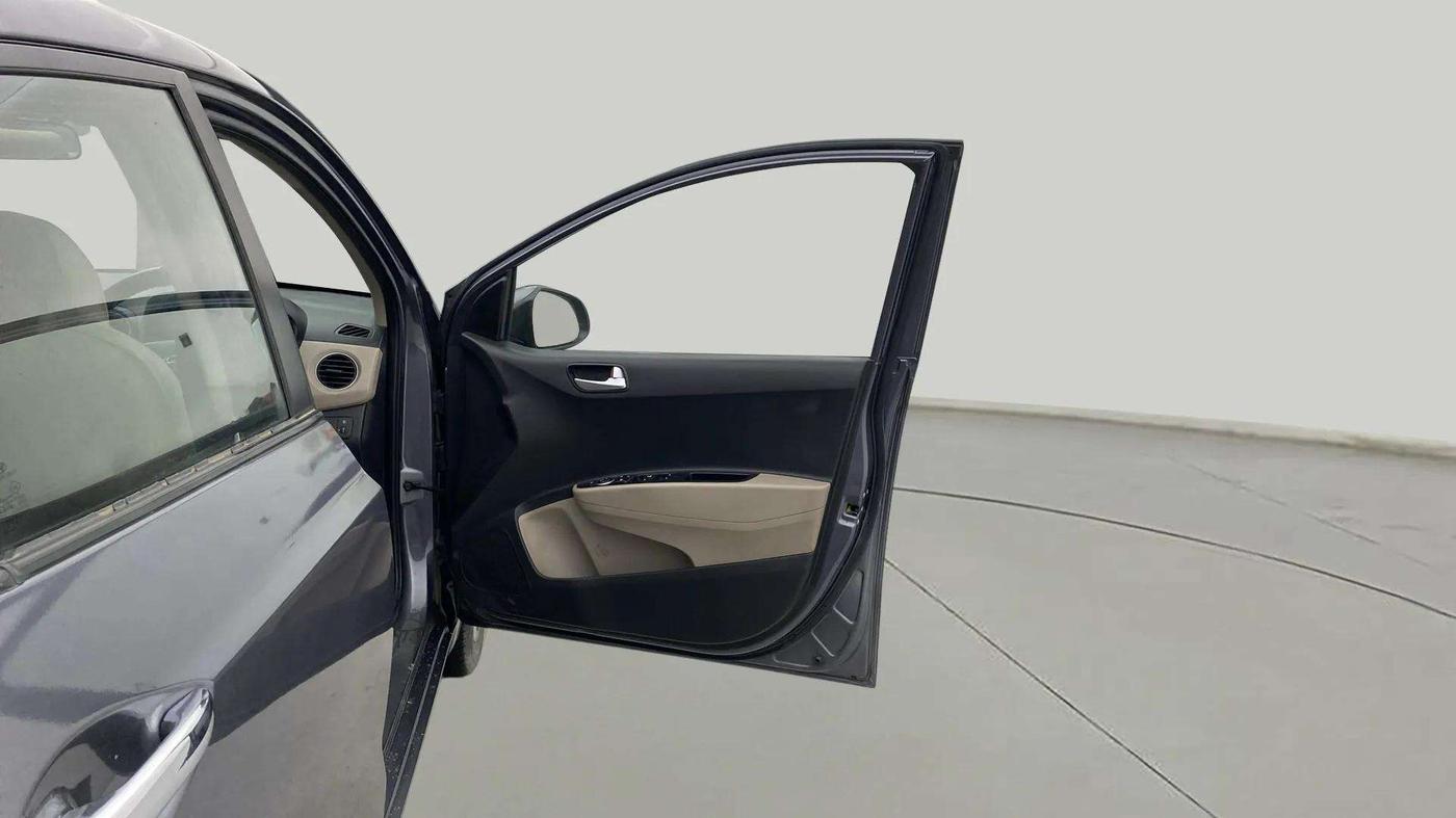 2019 Hyundai Xcent SX 1.2 (O), Petrol, Manual, 70,667 km, RHS Front Door