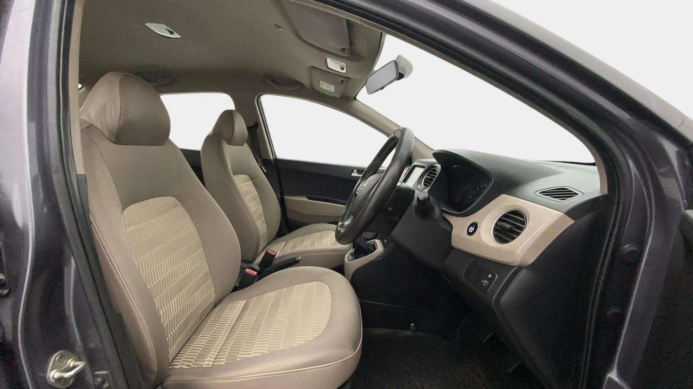 2019 Hyundai Xcent SX 1.2 (O), Petrol, Manual, 70,667 km, Right Side Front Door Cabin