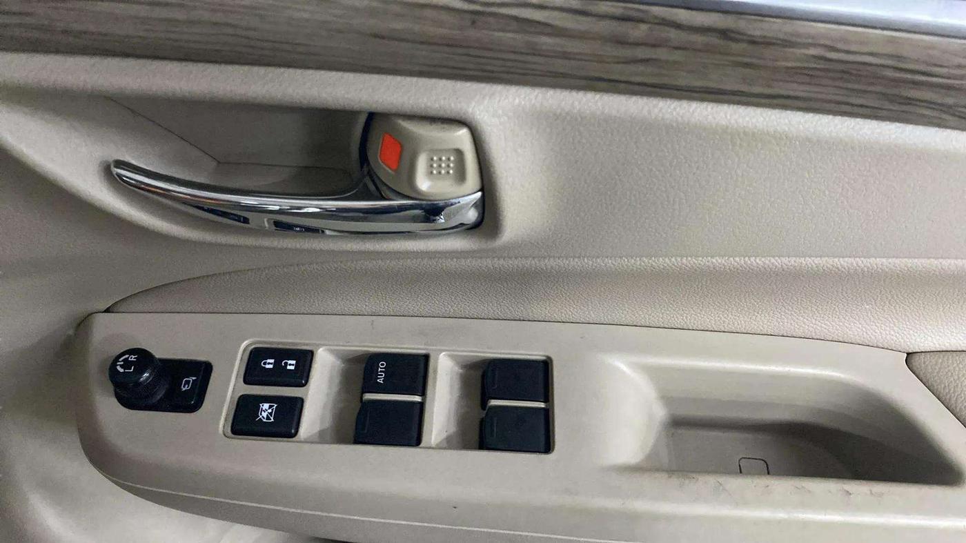 2020 Maruti Ciaz ALPHA  AT 1.5 SHVS PETROL, Petrol, Automatic, 28,334 km, Driver Side Door Panels Control