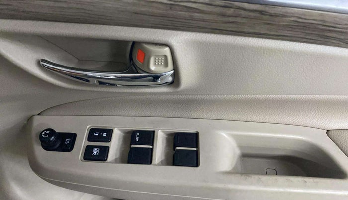 2020 Maruti Ciaz ALPHA  AT 1.5 SHVS PETROL, Petrol, Automatic, 28,334 km, Driver Side Door Panels Control