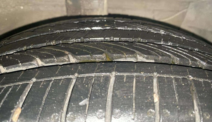 2020 Maruti Ciaz ALPHA  AT 1.5 SHVS PETROL, Petrol, Automatic, 28,334 km, Right Front Tyre Tread