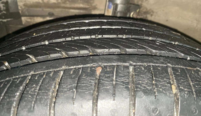 2020 Maruti Ciaz ALPHA  AT 1.5 SHVS PETROL, Petrol, Automatic, 28,334 km, Left Front Tyre Tread