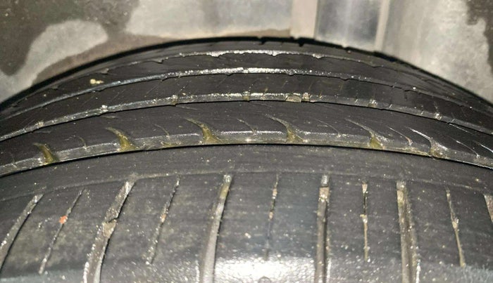 2020 Maruti Ciaz ALPHA  AT 1.5 SHVS PETROL, Petrol, Automatic, 28,334 km, Left Rear Tyre Tread