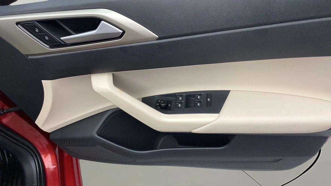 2022 Volkswagen VIRTUS TOPLINE TSI 1.0 AT, Petrol, Automatic, 34,463 km, Driver Side Door Panels Control