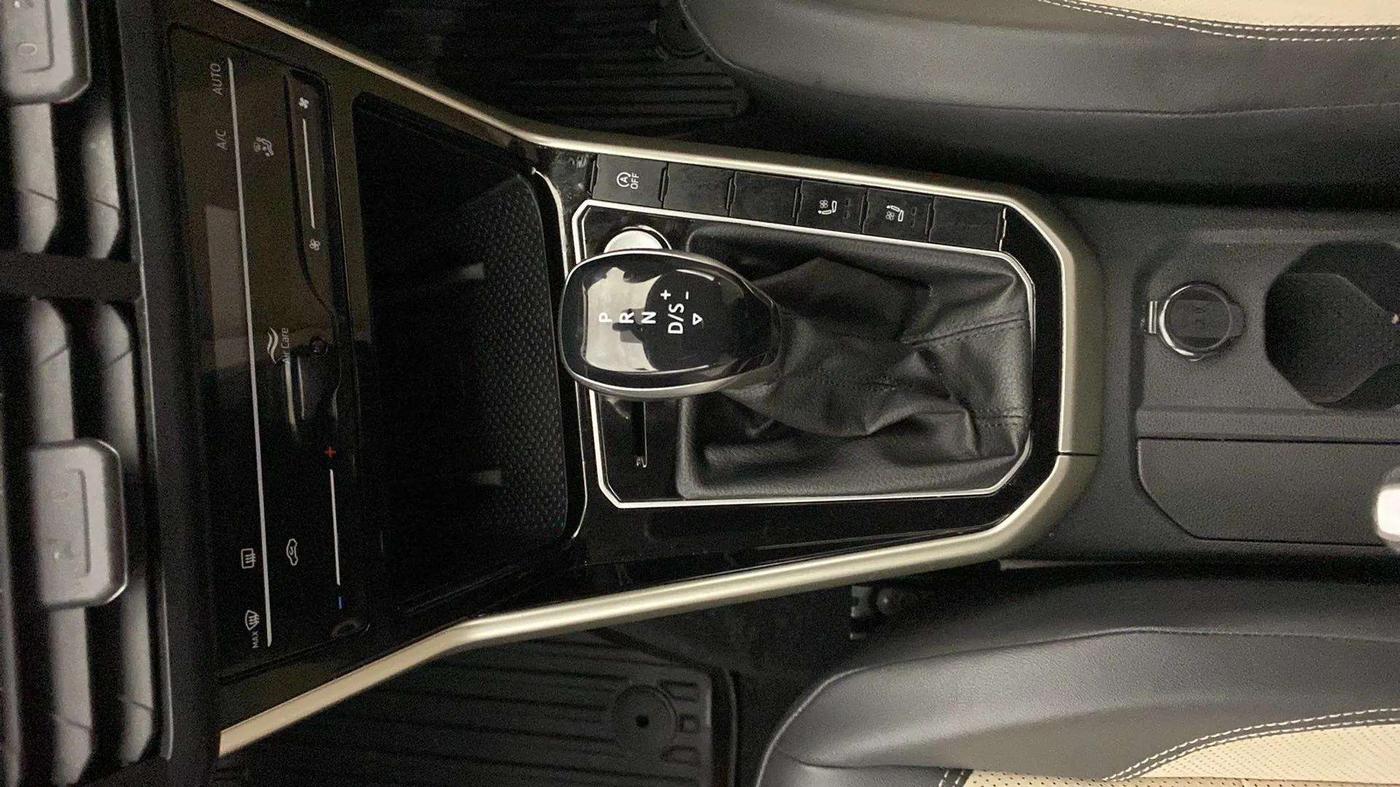 2022 Volkswagen VIRTUS TOPLINE TSI 1.0 AT, Petrol, Automatic, 34,463 km, Gear Lever