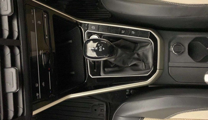 2022 Volkswagen VIRTUS TOPLINE TSI 1.0 AT, Petrol, Automatic, 34,275 km, Gear Lever