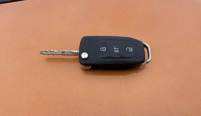 2016 Tata Tiago XZ PETROL, Petrol, Manual, 37,135 km, Key Close Up
