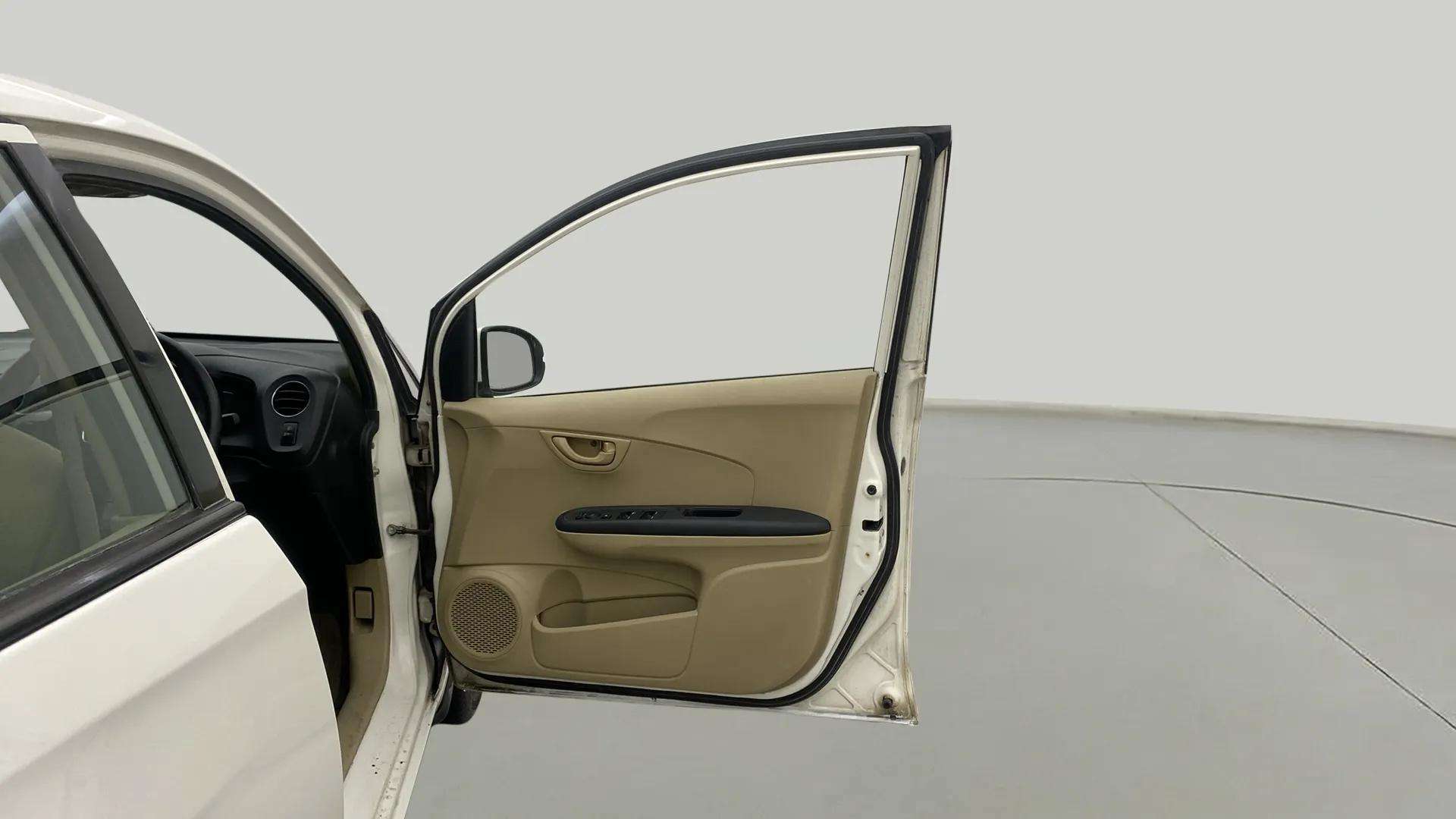 RHS-Front-Door-Open-32