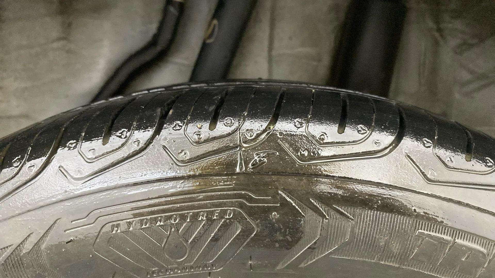 LHS-Rear-Tyre-Tread-21