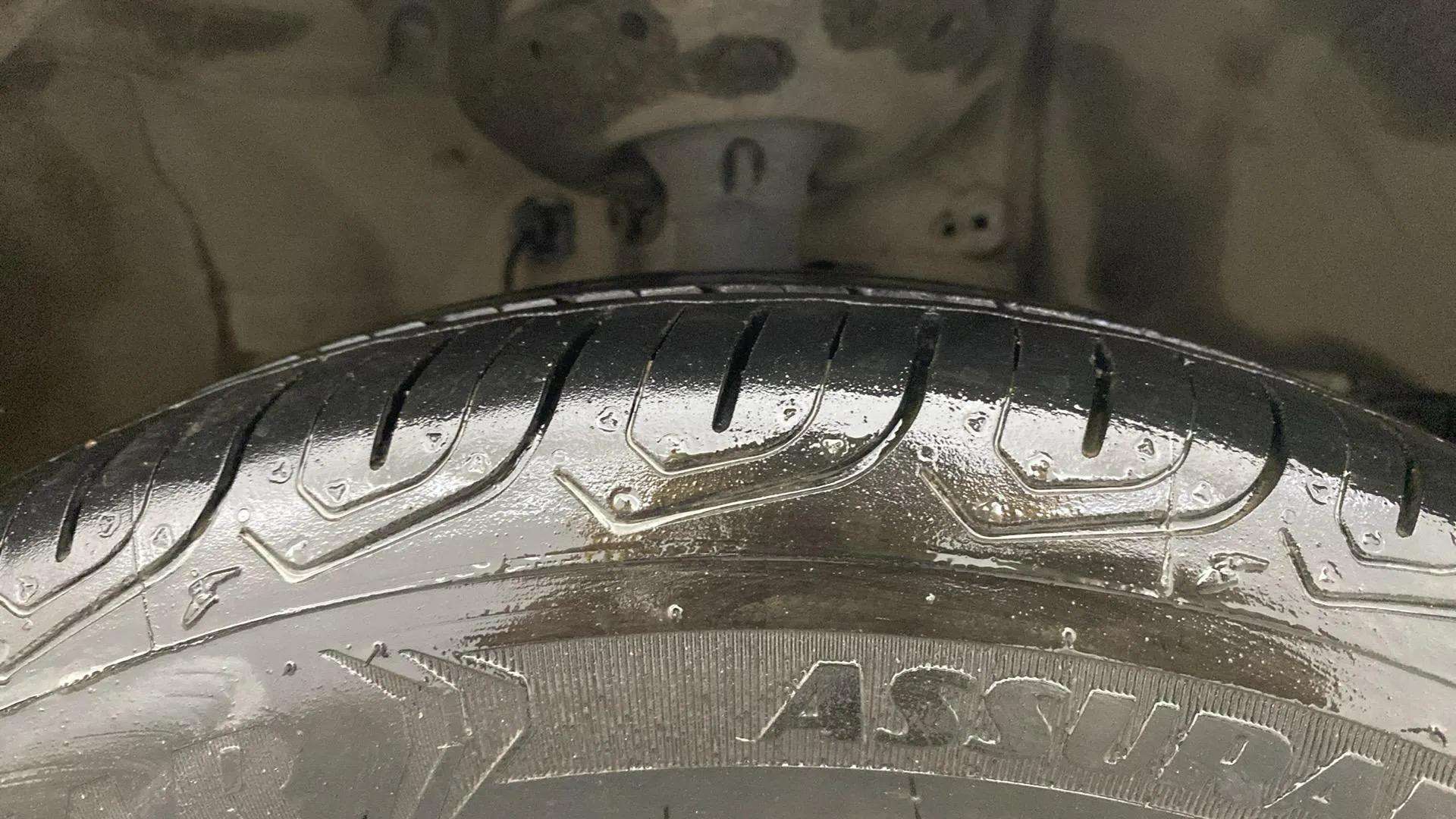 RHS-Front-Tyre-Tread-18