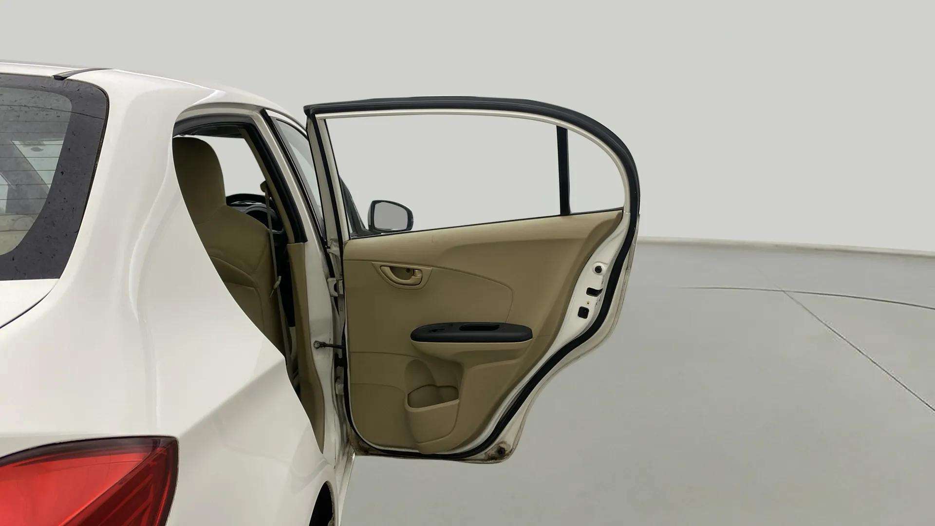 RHS-Rear-Door-Open-33