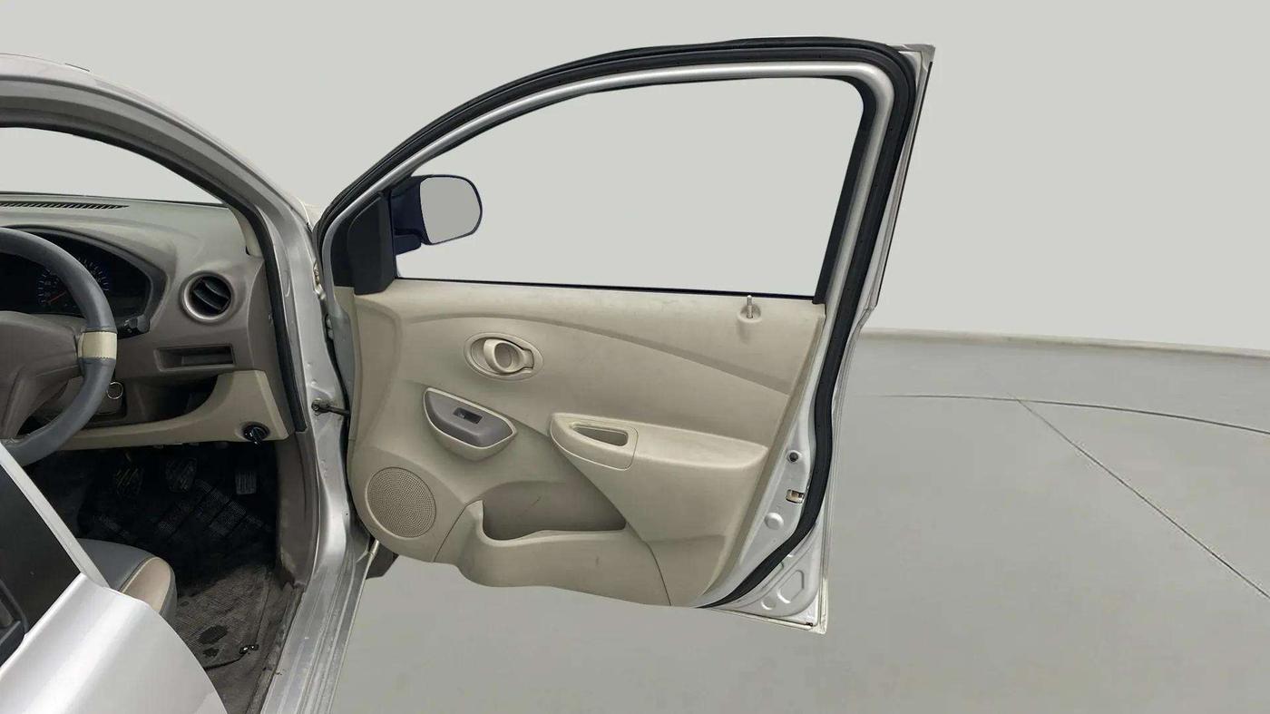 2015 Datsun Go Plus T, Petrol, Manual, 67,586 km, RHS Front Door