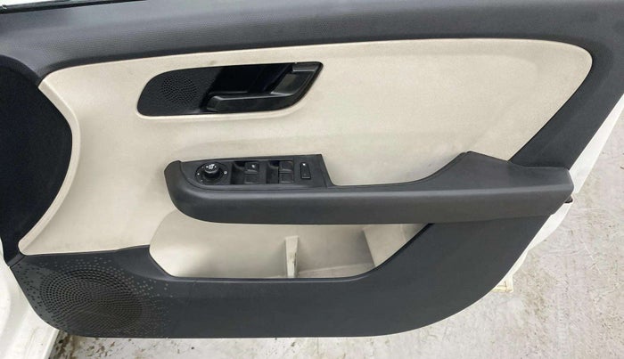 2022 Tata ALTROZ XM PLUS DIESEL, Diesel, Manual, 43,838 km, Driver Side Door Panels Control