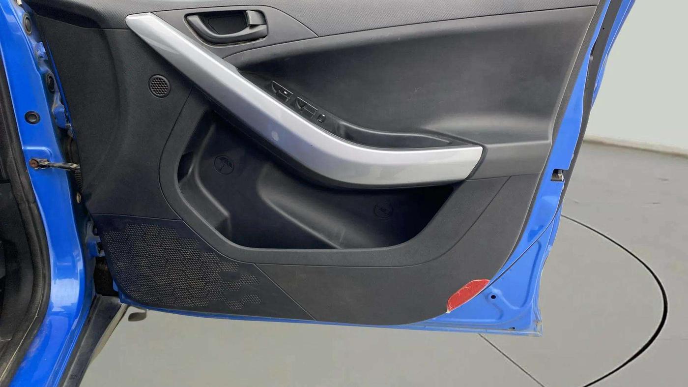 2020 Tata NEXON XM SUNROOF PETROL, Petrol, Manual, 93,067 km, Driver Side Door Panels Control
