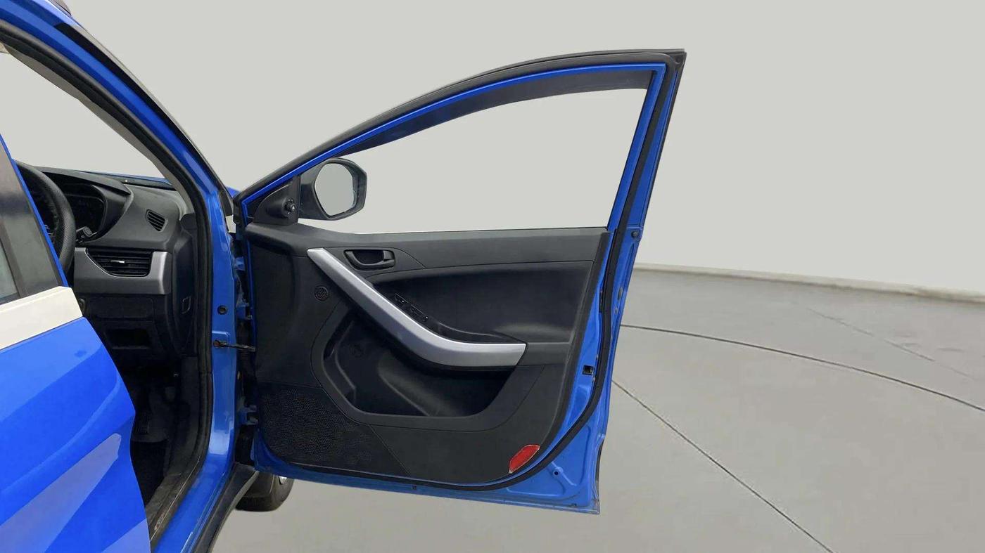 2020 Tata NEXON XM SUNROOF PETROL, Petrol, Manual, 93,067 km, RHS Front Door