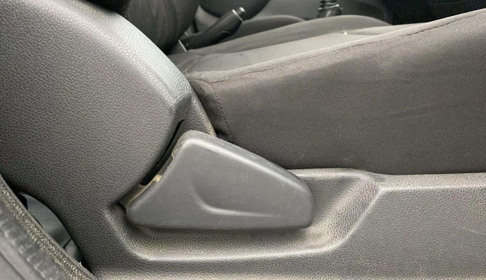 2016 Renault Kwid RXT 0.8, Petrol, Manual, 92,627 km, Driver Side Adjustment Panel