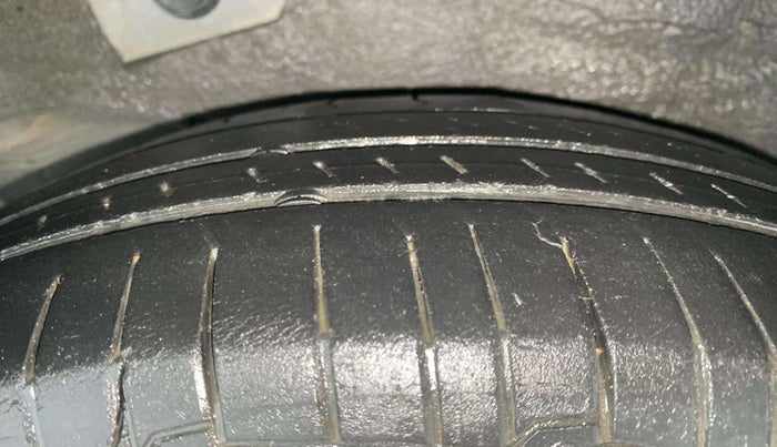 2012 Hyundai i10 SPORTZ 1.2, Petrol, Manual, 1,39,789 km, Right Rear Tyre Tread