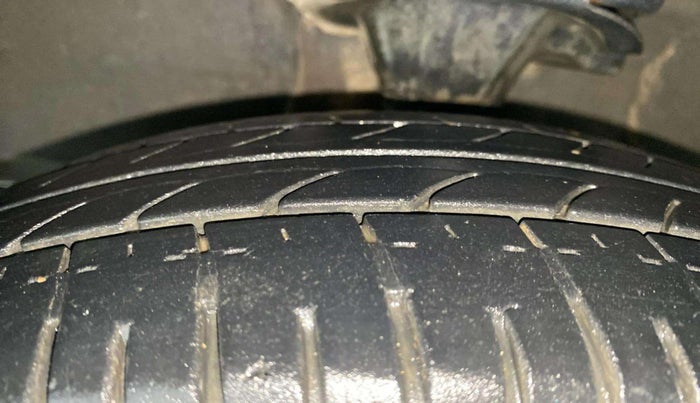 2012 Hyundai i10 SPORTZ 1.2, Petrol, Manual, 1,39,789 km, Left Front Tyre Tread