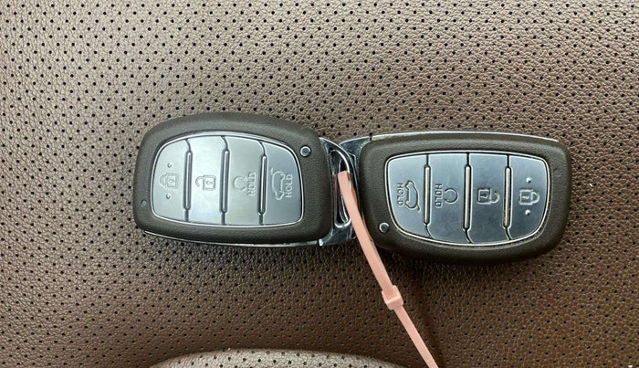 2022 Hyundai ALCAZAR 1.5 SIGNATURE (O) AT 6STR, Diesel, Automatic, 39,681 km, Key Close Up