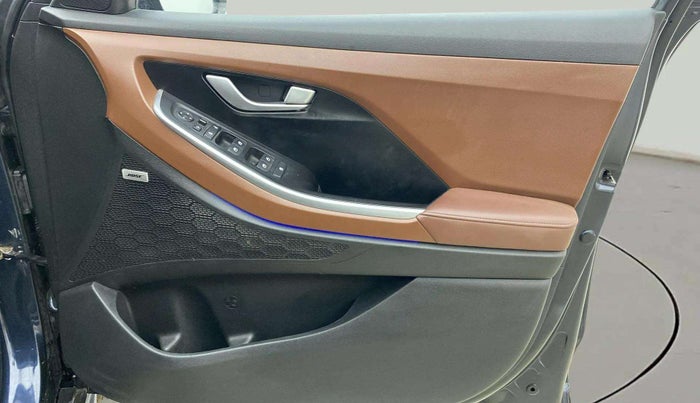 2022 Hyundai ALCAZAR 1.5 SIGNATURE (O) AT 6STR, Diesel, Automatic, 39,681 km, Driver Side Door Panels Control