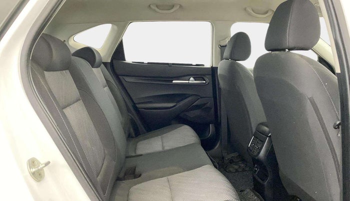 2022 KIA SELTOS HTK PLUS 1.5 DIESEL, Diesel, Manual, 30,749 km, Right Side Rear Door Cabin
