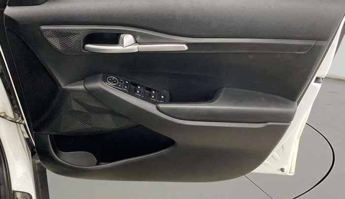 2022 KIA SELTOS HTK PLUS 1.5 DIESEL, Diesel, Manual, 30,749 km, Driver Side Door Panels Control