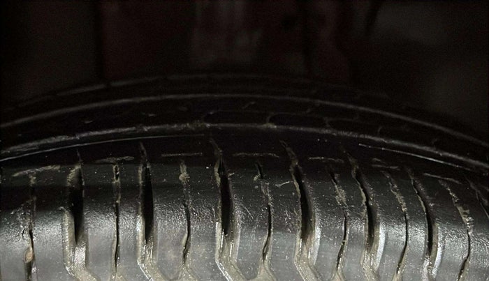 2020 Tata ALTROZ XE PETROL, Petrol, Manual, 26,767 km, Right Front Tyre Tread