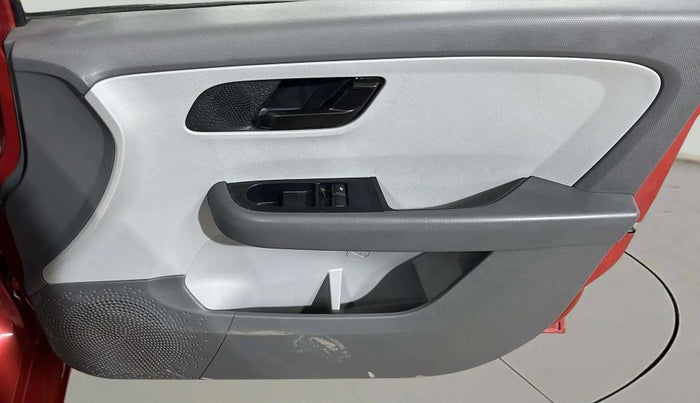 2020 Tata ALTROZ XE PETROL, Petrol, Manual, 26,767 km, Driver Side Door Panels Control