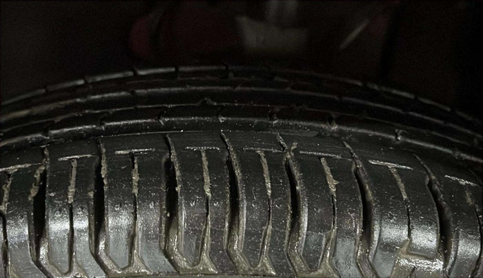 2020 Tata ALTROZ XE PETROL, Petrol, Manual, 26,767 km, Left Front Tyre Tread