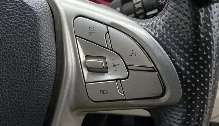 2022 Mahindra XUV300 W8 1.2 PETROL, Petrol, Manual, 24,971 km, Adaptive Cruise Control