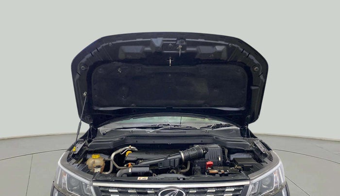 2022 Mahindra XUV300 W8 1.2 PETROL, Petrol, Manual, 24,971 km, Open Bonet