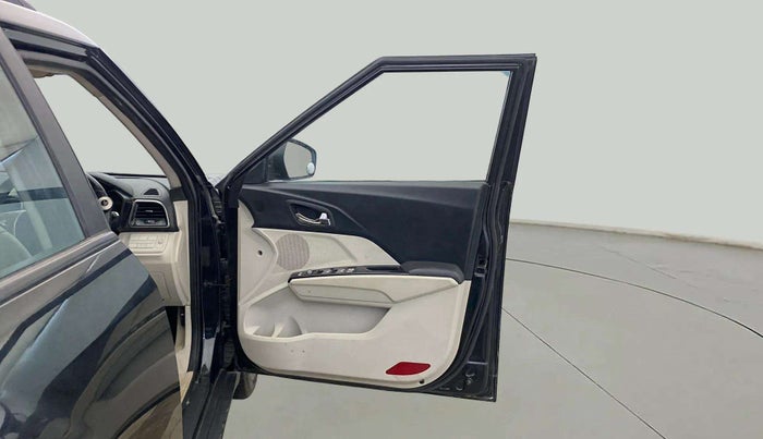 2022 Mahindra XUV300 W8 1.2 PETROL, Petrol, Manual, 24,971 km, RHS Front Door