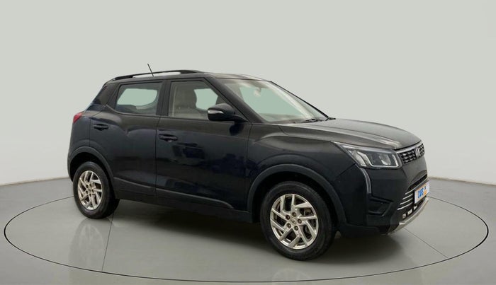 2022 Mahindra XUV300 W8 1.2 PETROL, Petrol, Manual, 24,971 km, Right Front Diagonal