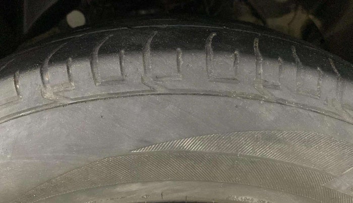 2022 Mahindra XUV300 W8 1.2 PETROL, Petrol, Manual, 24,971 km, Right Front Tyre Tread