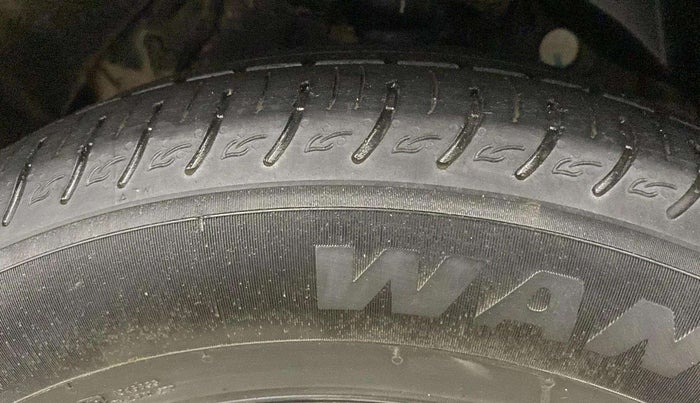 2022 Mahindra XUV300 W8 1.2 PETROL, Petrol, Manual, 24,971 km, Left Front Tyre Tread